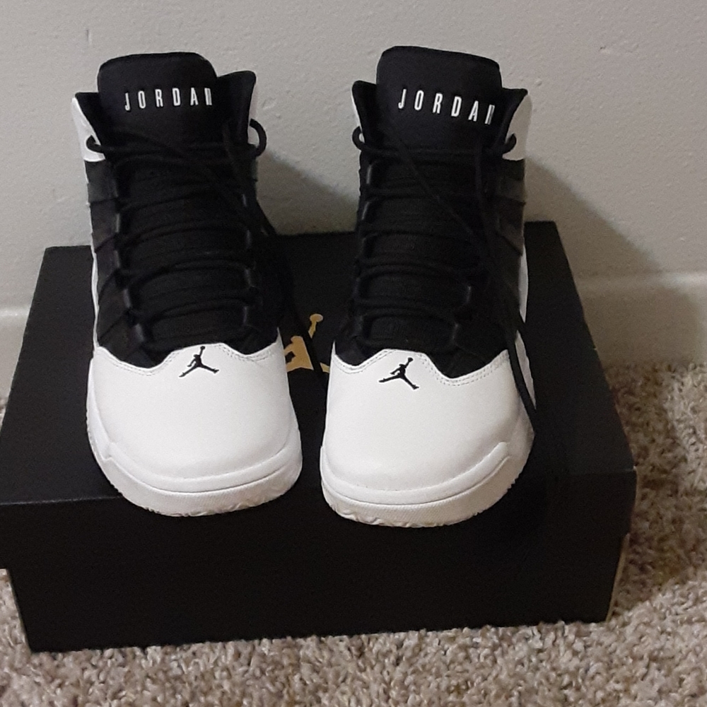 Shoes - Picture 2 of 4